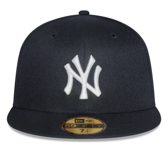 Navy NY Yankee Logo Cap - Picture 3 of 4